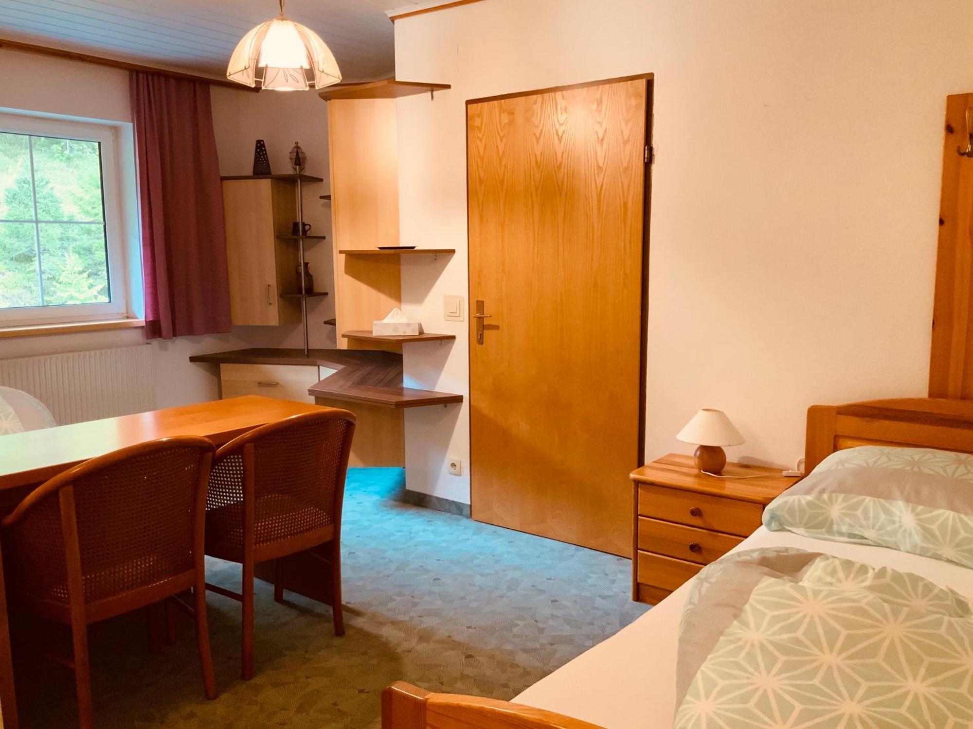 Motel Brunner Apartments & Zimmer Bad Eisenkappel Pokoj fotografie